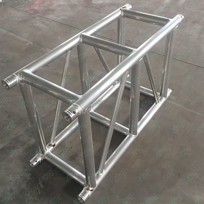 Tidak Ada Rust Line Array Truss System 400mm * 600mm Jenis Tangga Pencahayaan Portabel